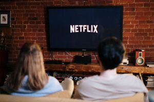 Illustration showing how connected TV advertising delivers targeted ads to viewers on streaming platforms.